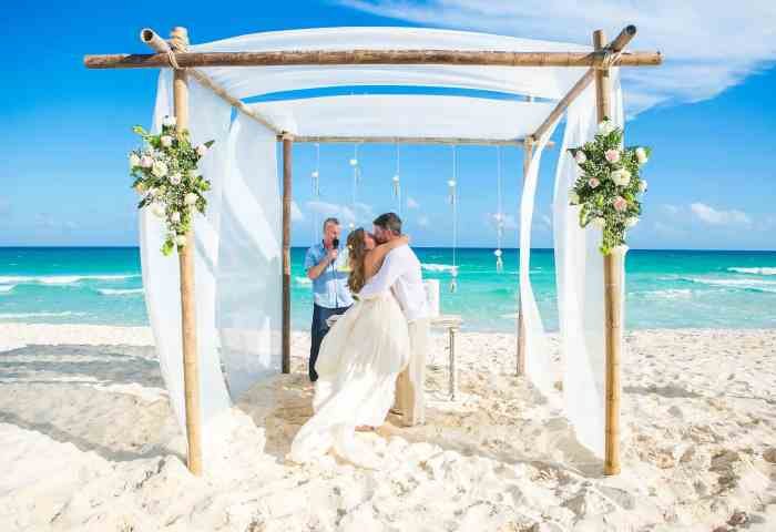 Wedding dresses in the bahamas